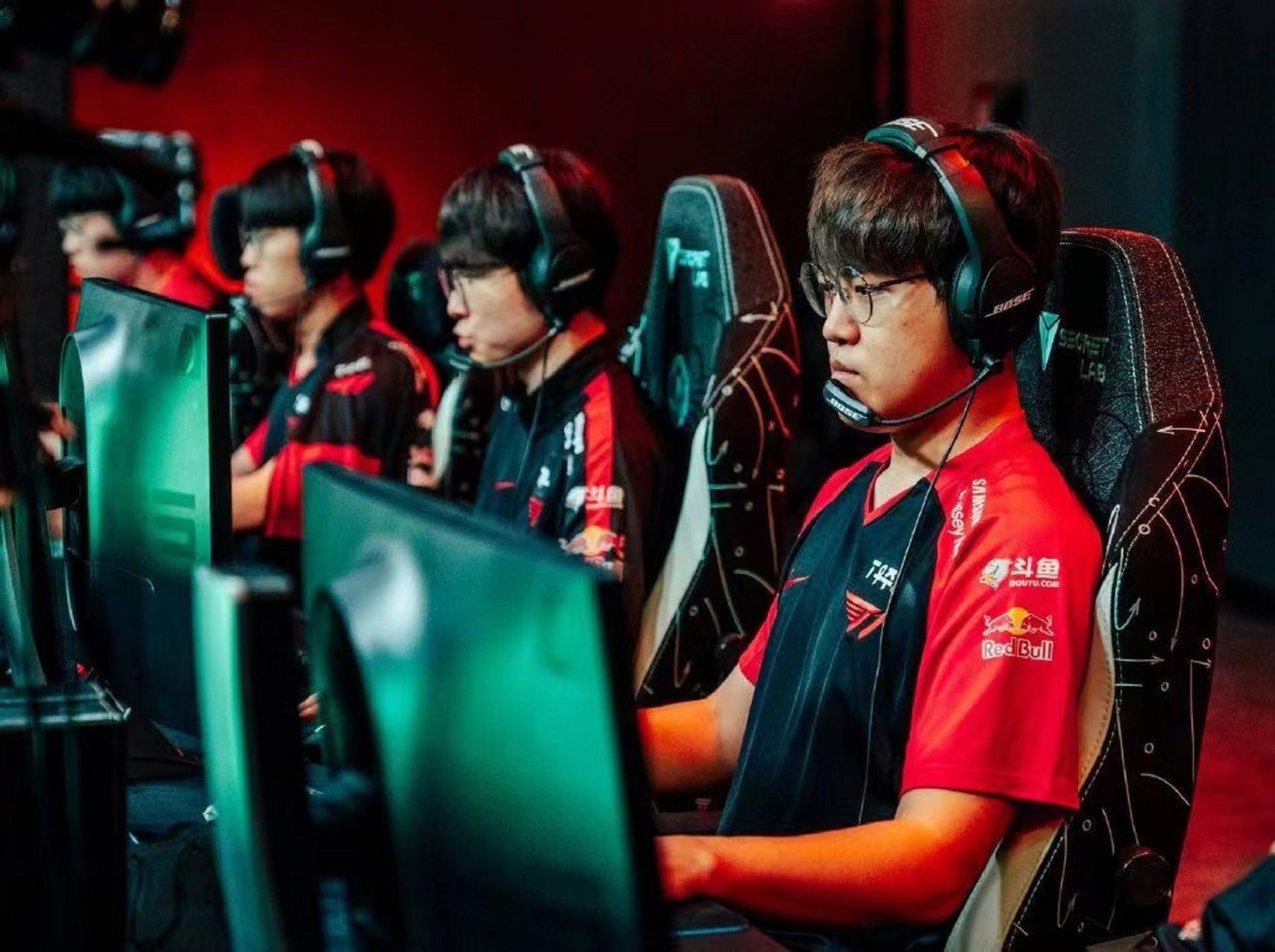 Doinb爆冷击败SKT，挺进下一轮引爆全场！